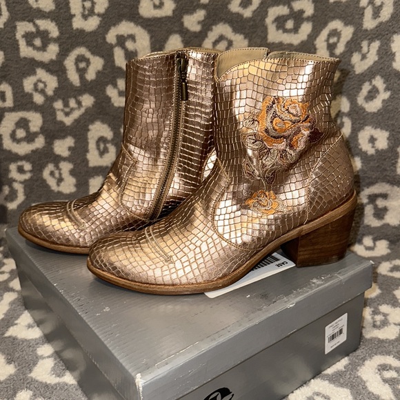 Italian Cowboy by Free People Marco Delli Chenoa Metallic Bronze Ankle Boots ❤️ - Picture 15 of 17